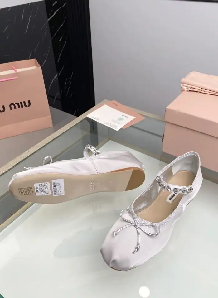 hype Miu Miu flat shoes