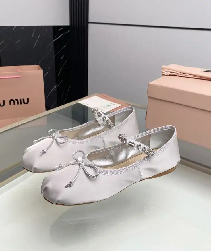 hype Miu Miu flat shoes