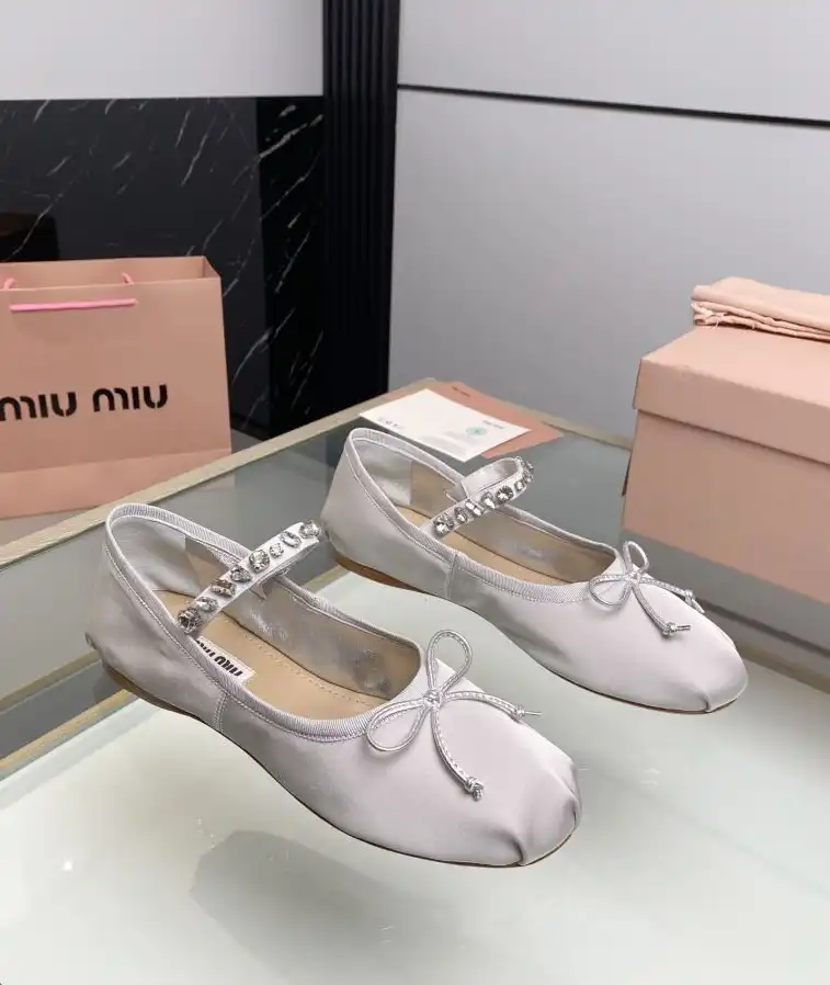 hype Miu Miu flat shoes