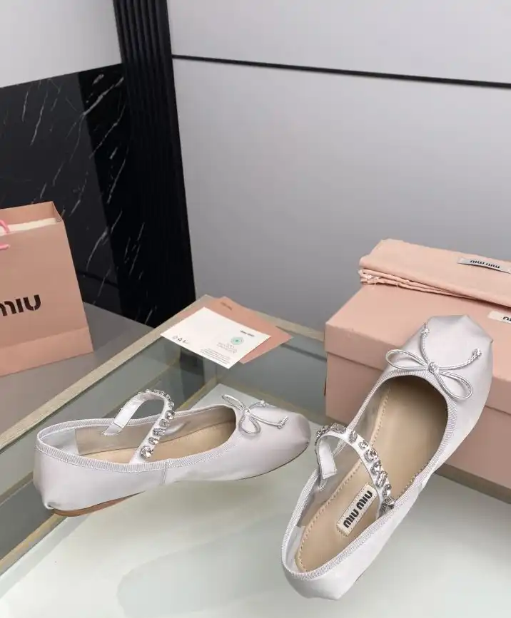 hype Miu Miu flat shoes