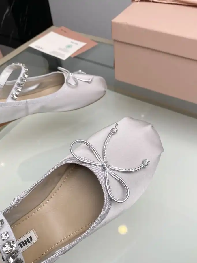 hype Miu Miu flat shoes