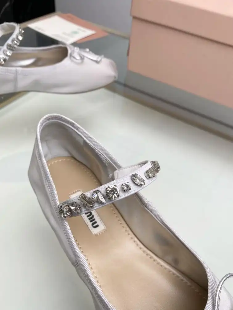 hype Miu Miu flat shoes