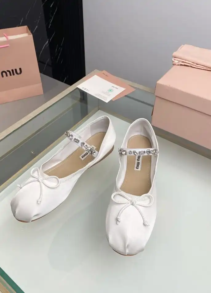 hype Miu Miu flat shoes