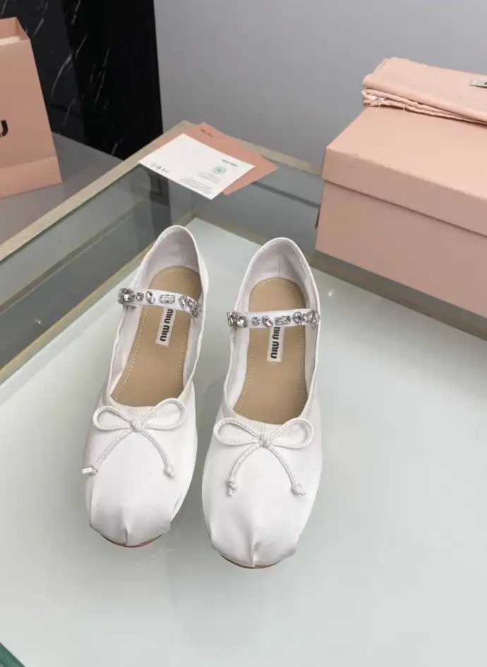 hype Miu Miu flat shoes