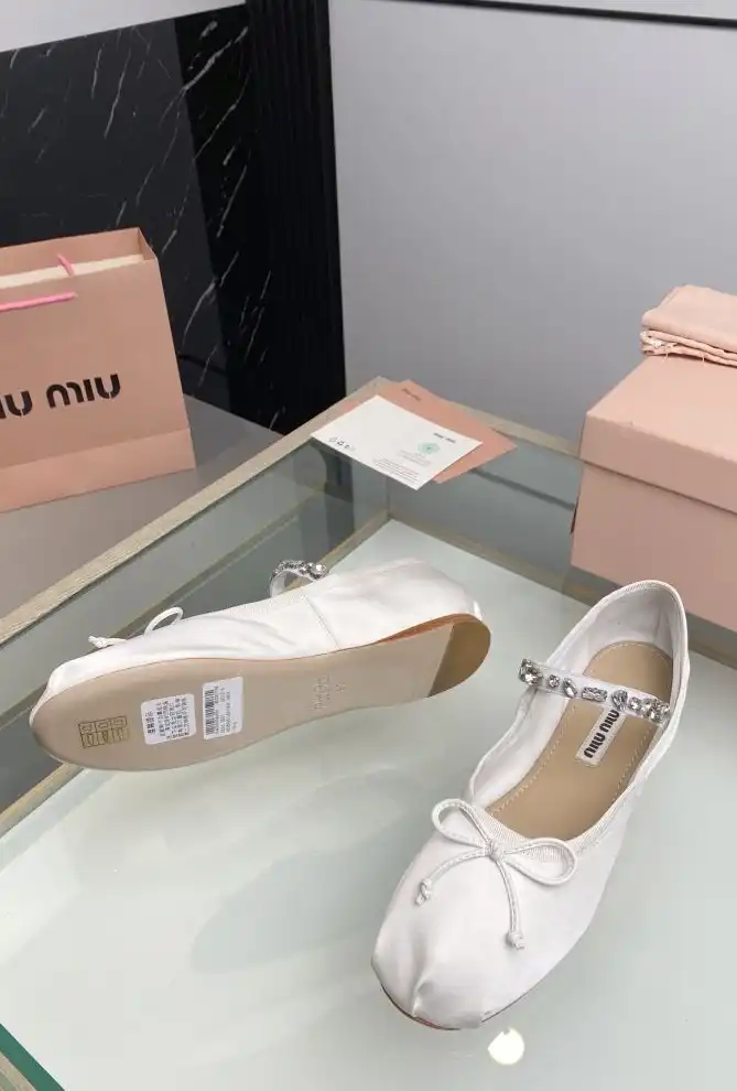 hype Miu Miu flat shoes