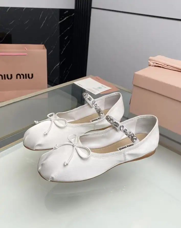 hype Miu Miu flat shoes