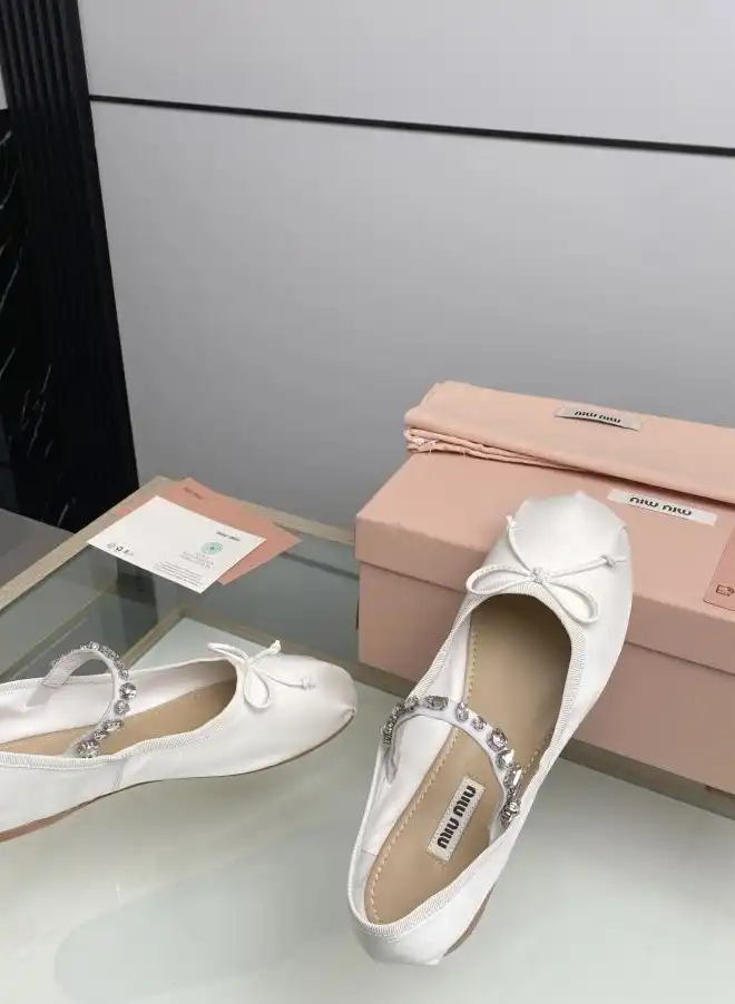 hype Miu Miu flat shoes