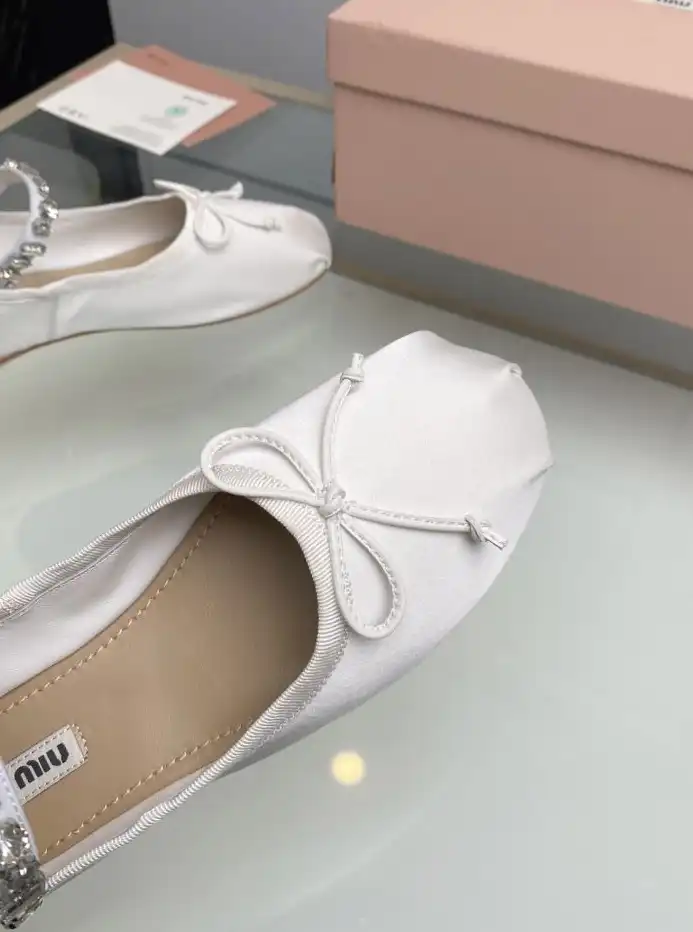 hype Miu Miu flat shoes