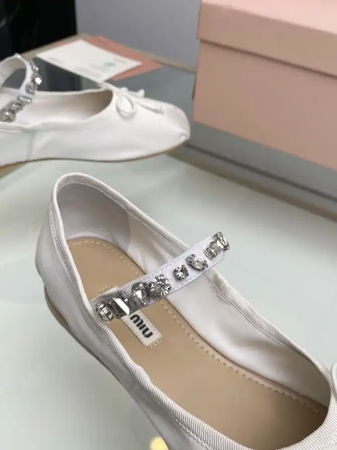 hype Miu Miu flat shoes