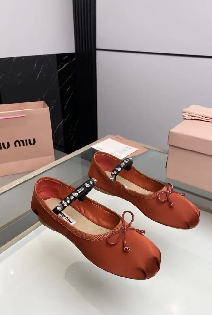 hype Miu Miu flat shoes