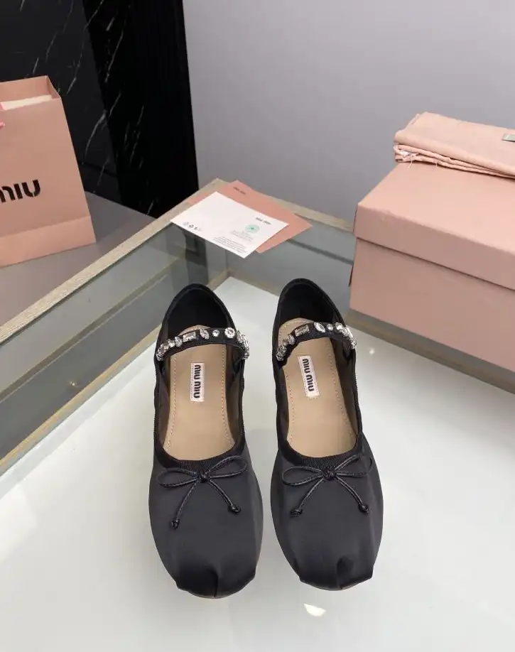 hype Miu Miu flat shoes