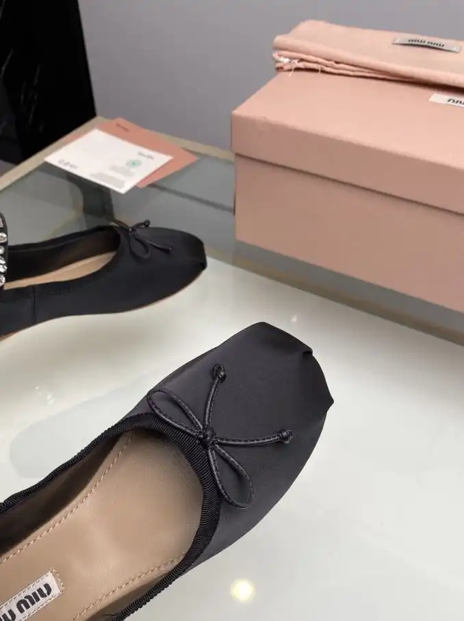 hype Miu Miu flat shoes