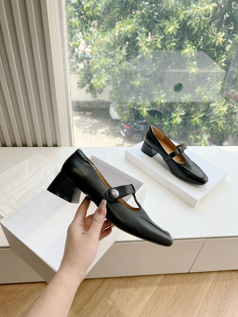 Other flat shoes