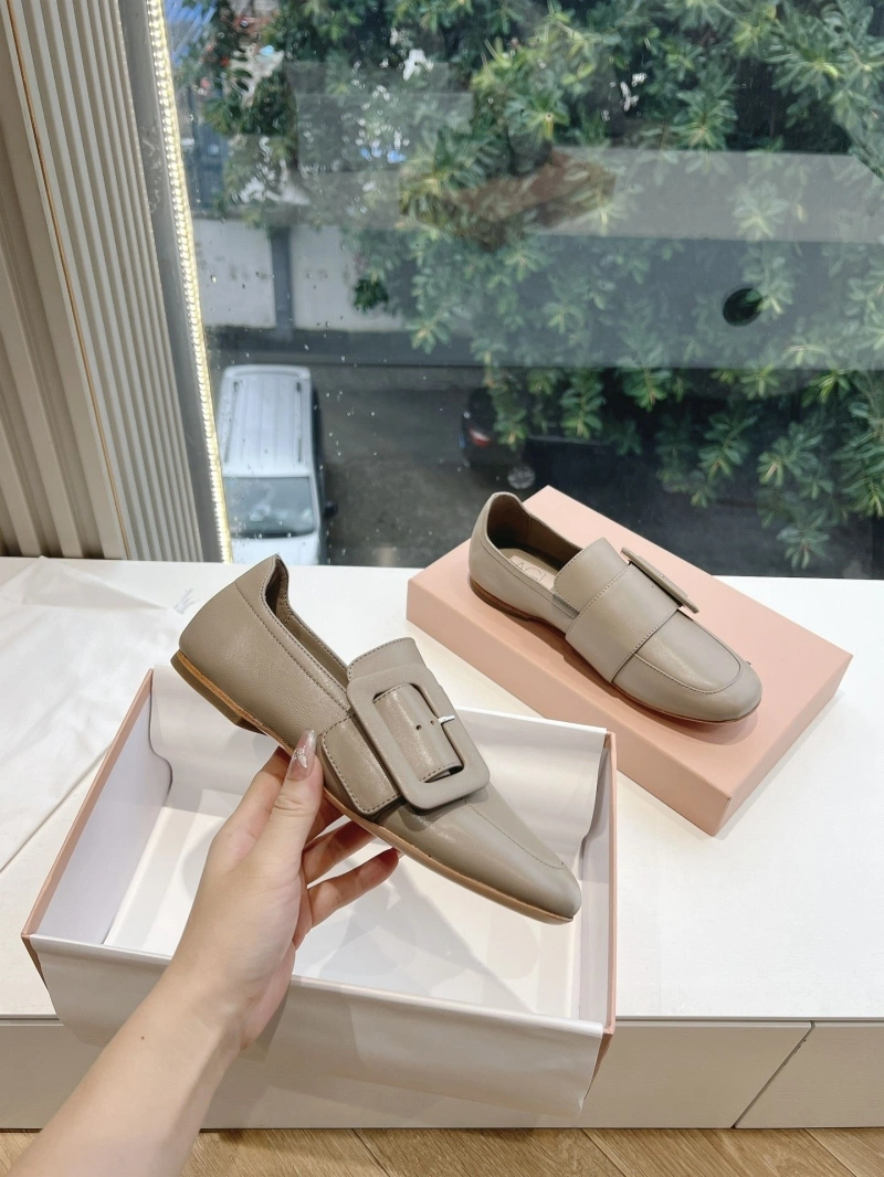 Other flat shoes
