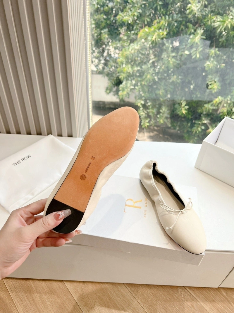 Other flat shoes