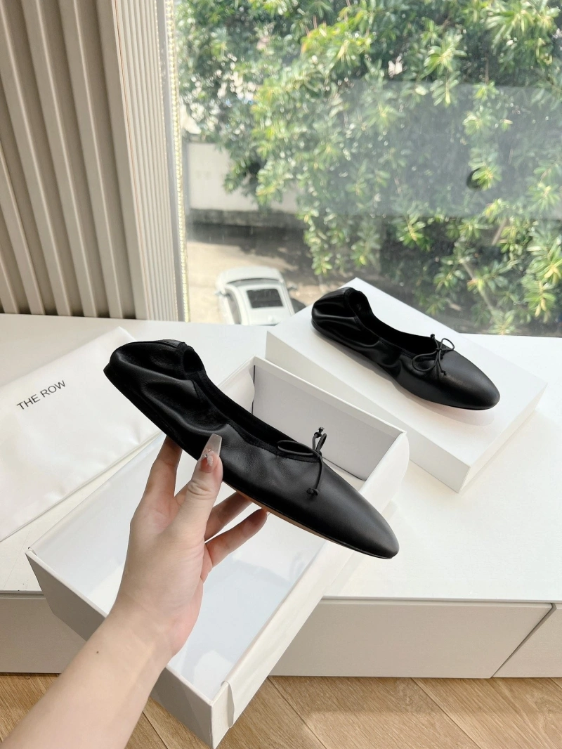 Other flat shoes