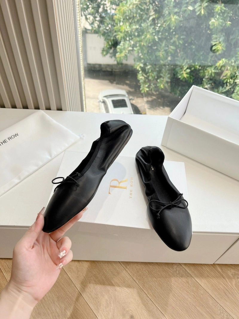 Other flat shoes