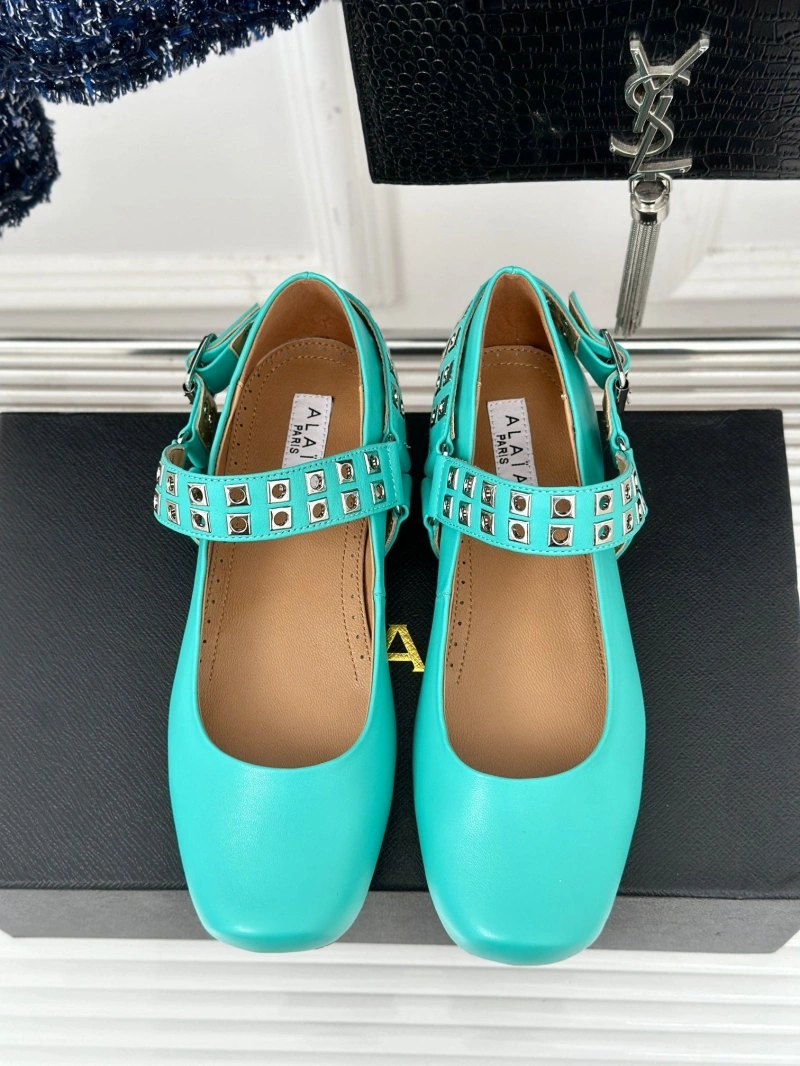 Other flat shoes