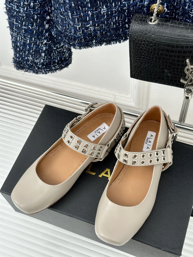 Other flat shoes