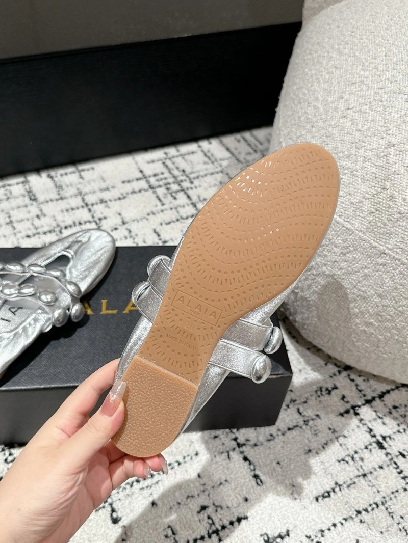 Other flat shoes
