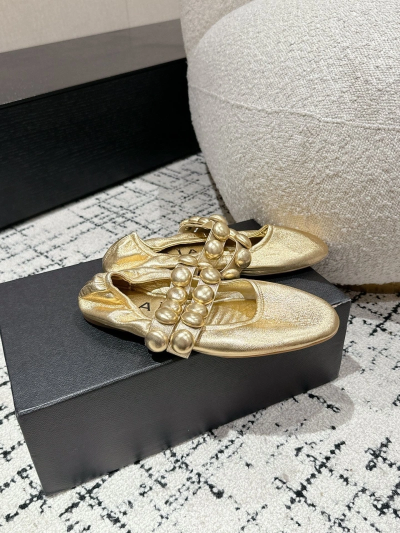 Other flat shoes