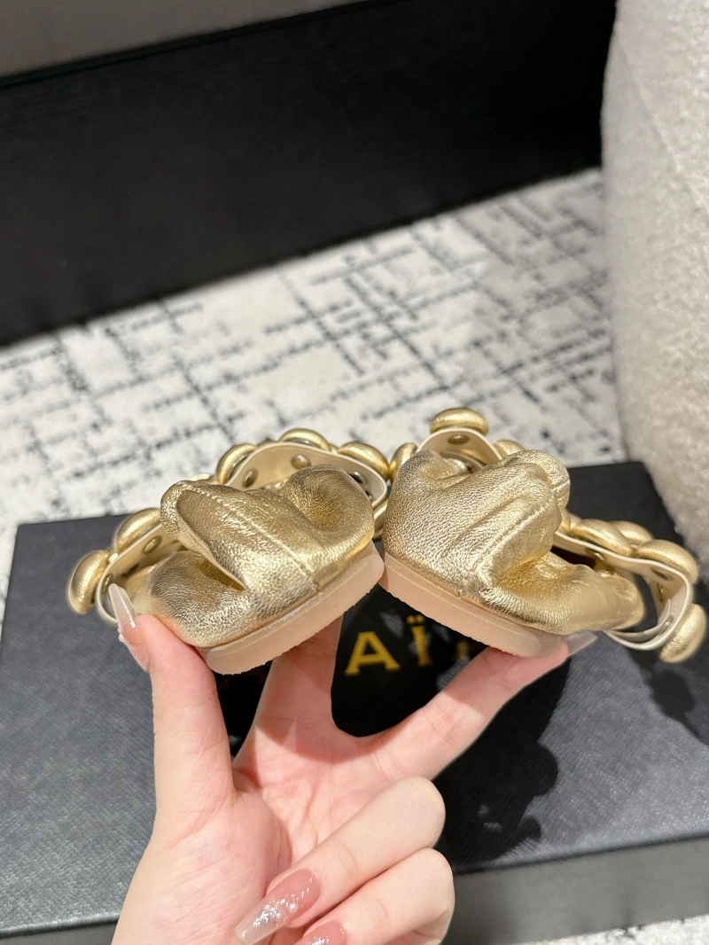 Other flat shoes