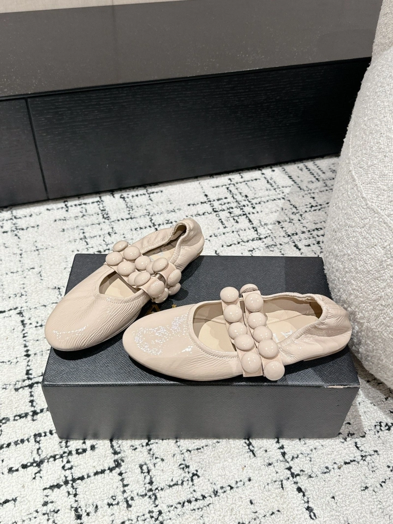 Other flat shoes