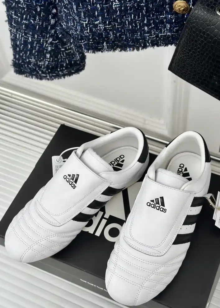 hype Adidas Sneakers