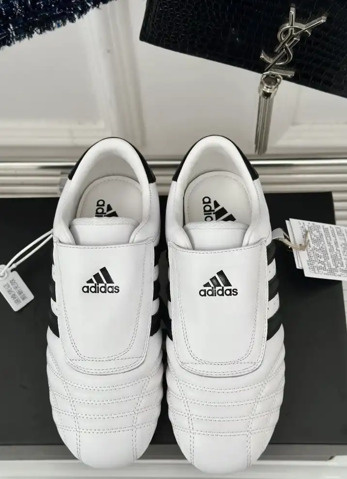 hype Adidas Sneakers