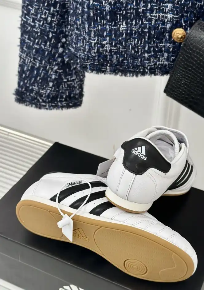 hype Adidas Sneakers