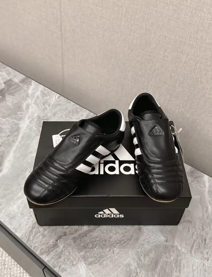 hype Adidas Sneakers