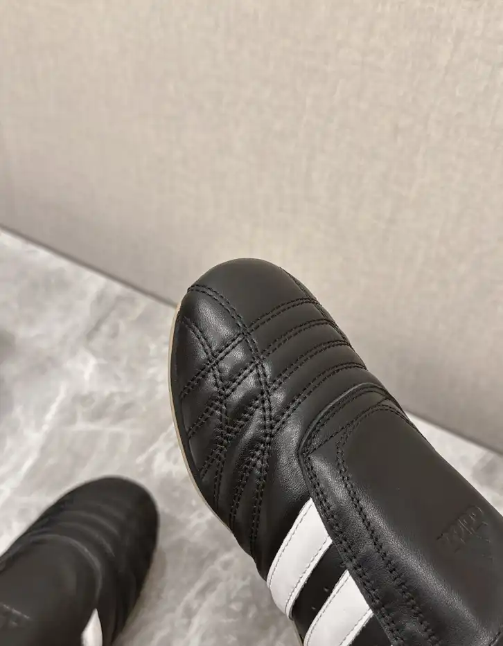 hype Adidas Sneakers