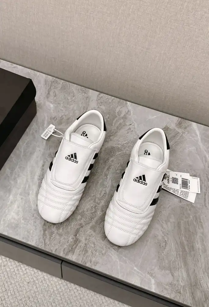 hype Adidas Sneakers