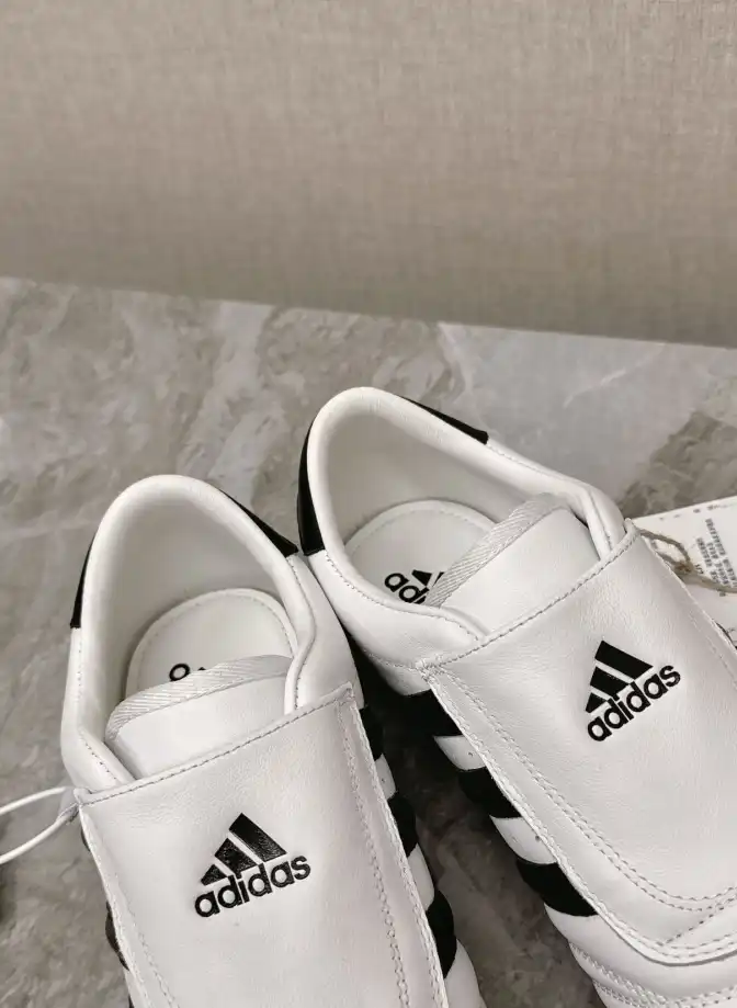 hype Adidas Sneakers