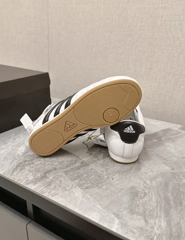 hype Adidas Sneakers