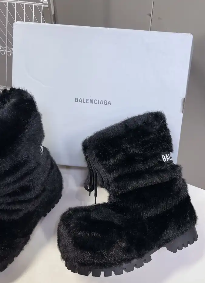 hype Balenciaga Boots