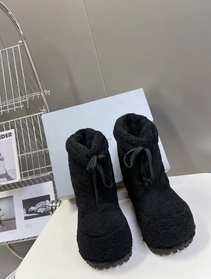 hype Balenciaga Boots