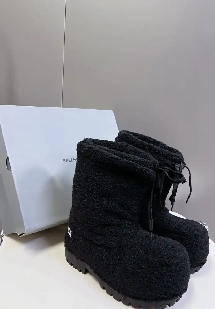 hype Balenciaga Boots