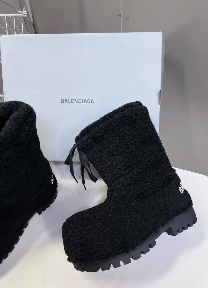 hype Balenciaga Boots