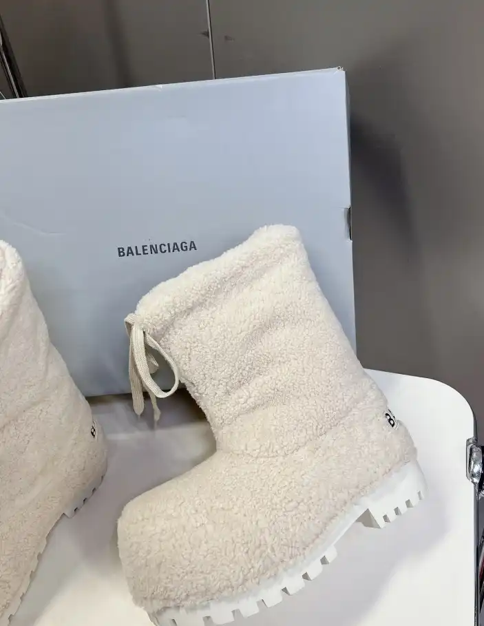 hype Balenciaga Boots