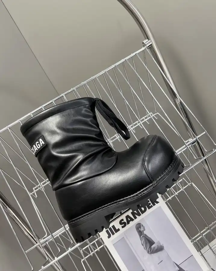 hype Balenciaga Boots