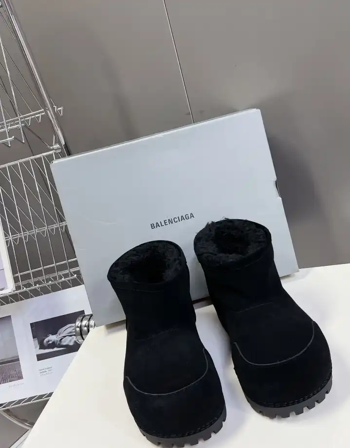 hype Balenciaga Boots