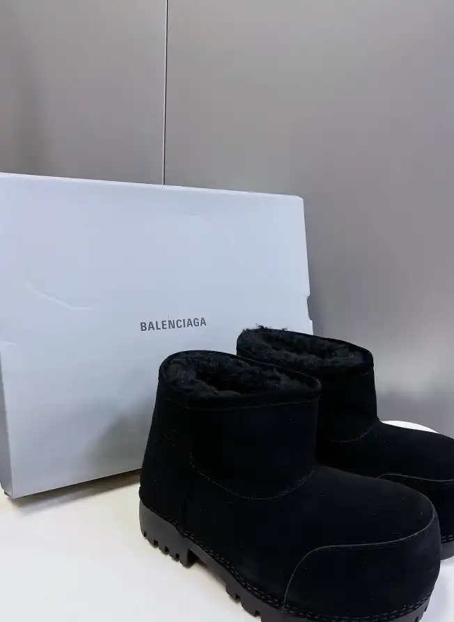 hype Balenciaga Boots