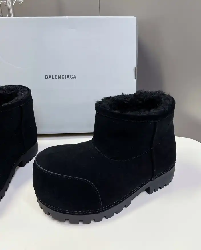 hype Balenciaga Boots