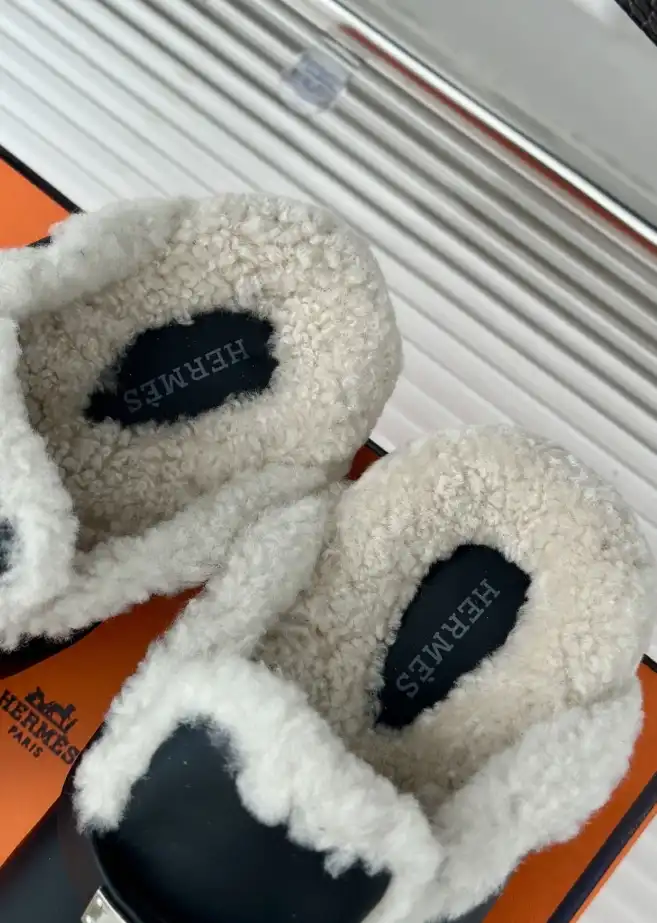 Hermes Slippers