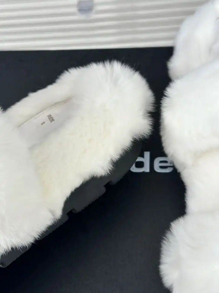 hype Alexander Wang Slippers