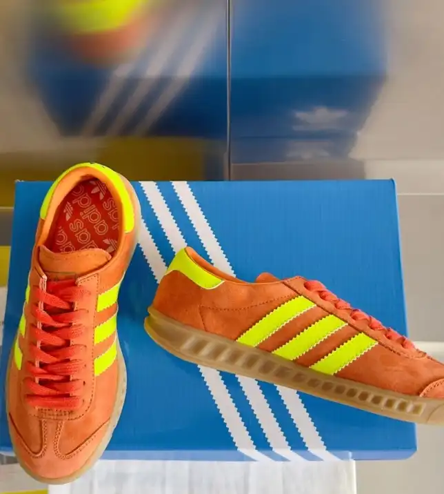 hype Adidas Sneakers