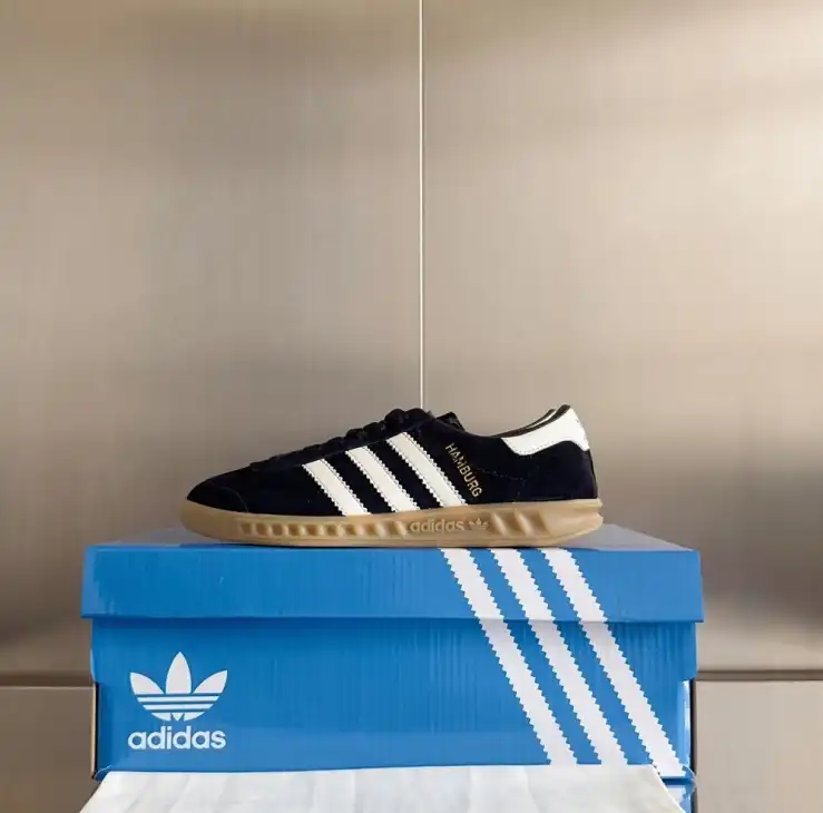 hype Adidas Sneakers