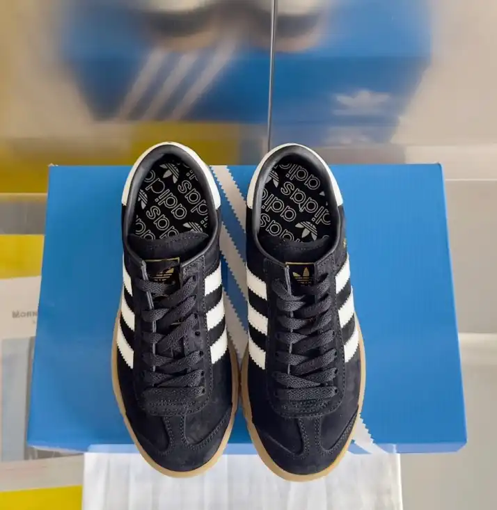 hype Adidas Sneakers