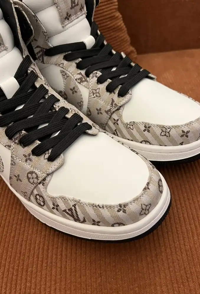 hype Louis Vuitton Sneakers